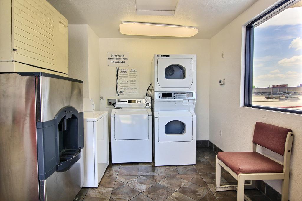 Motel 6 Austin, Tx - Central Downtown Ut Zewnętrze zdjęcie