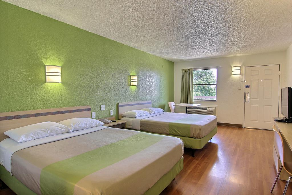 Motel 6 Austin, Tx - Central Downtown Ut Zewnętrze zdjęcie