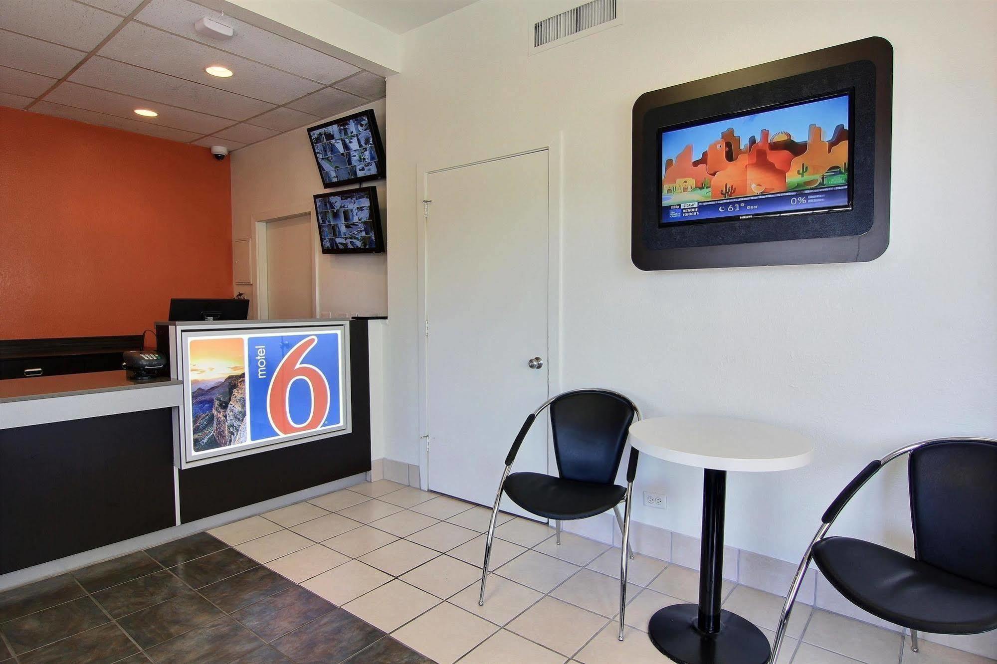 Motel 6 Austin, Tx - Central Downtown Ut Zewnętrze zdjęcie