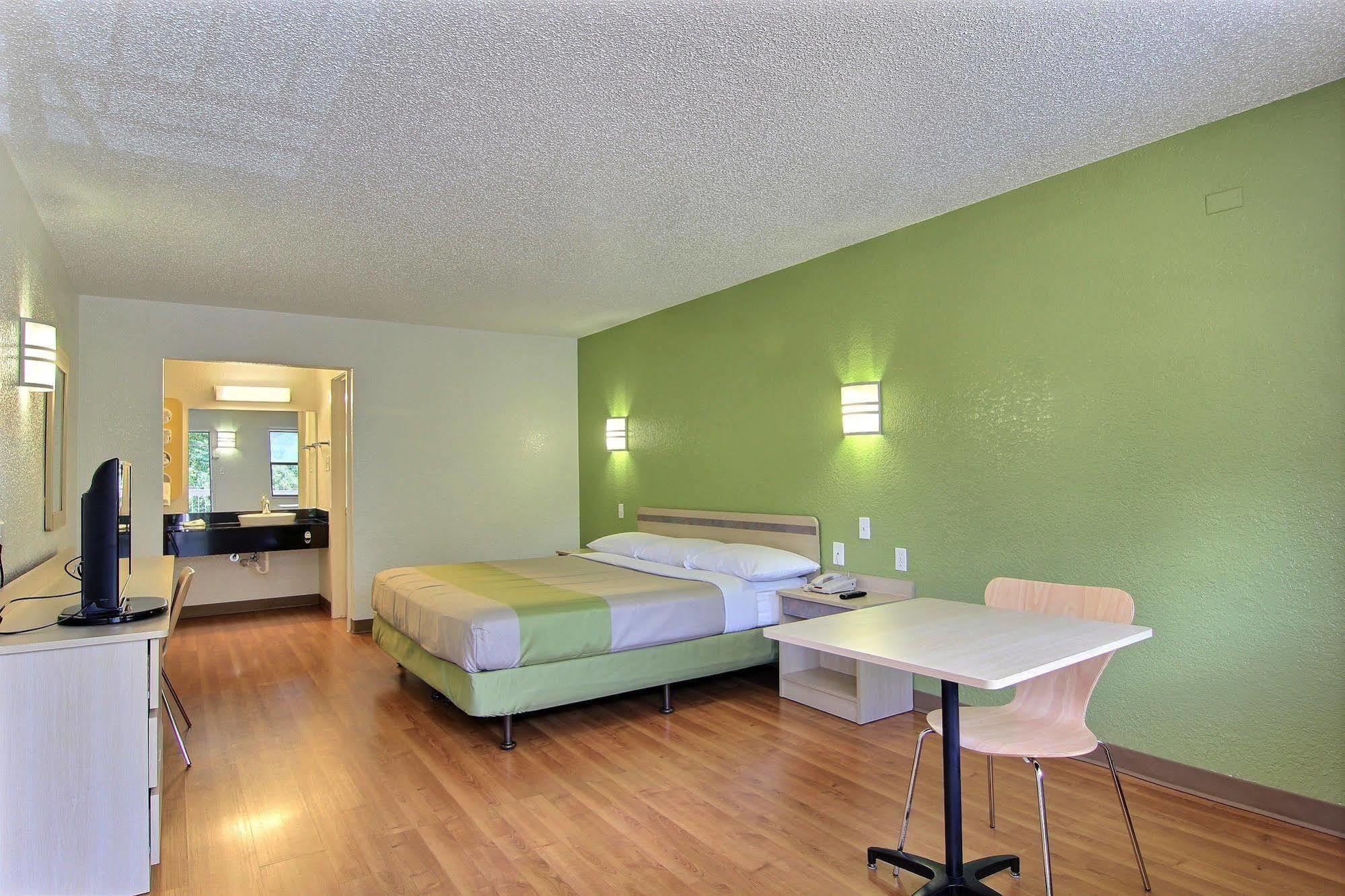 Motel 6 Austin, Tx - Central Downtown Ut Zewnętrze zdjęcie