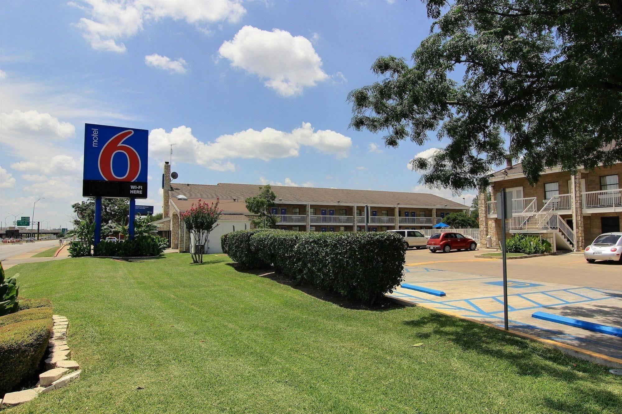 Motel 6 Austin, Tx - Central Downtown Ut Zewnętrze zdjęcie