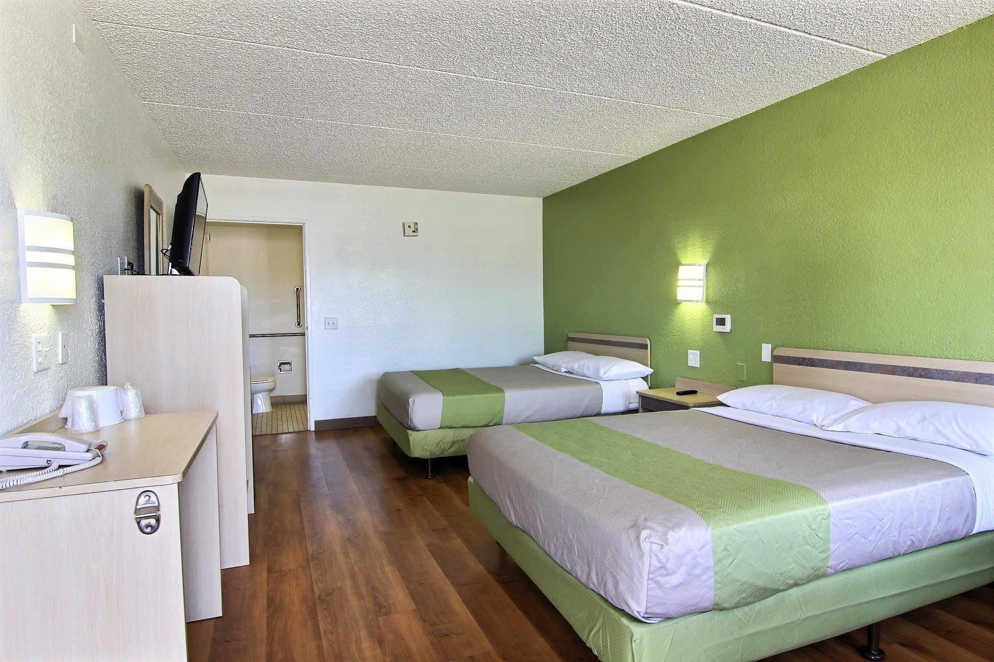 Motel 6 Austin, Tx - Central Downtown Ut Zewnętrze zdjęcie