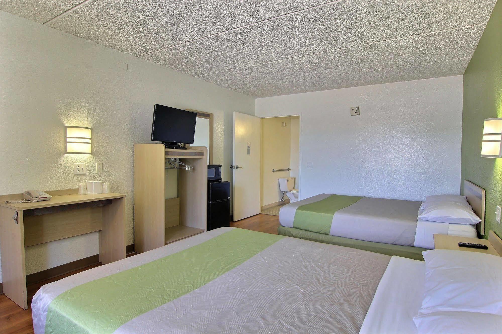 Motel 6 Austin, Tx - Central Downtown Ut Zewnętrze zdjęcie
