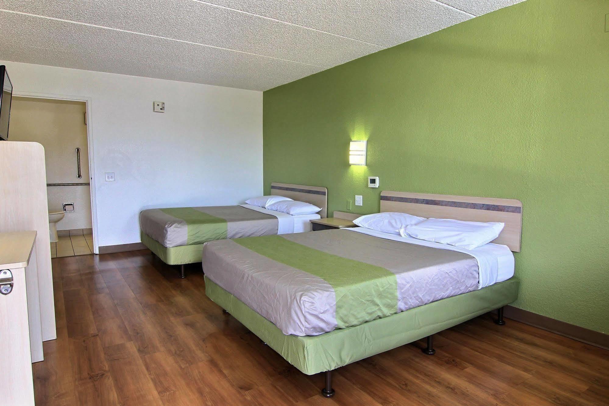 Motel 6 Austin, Tx - Central Downtown Ut Zewnętrze zdjęcie