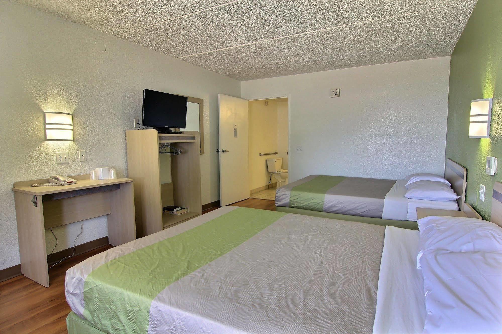 Motel 6 Austin, Tx - Central Downtown Ut Zewnętrze zdjęcie
