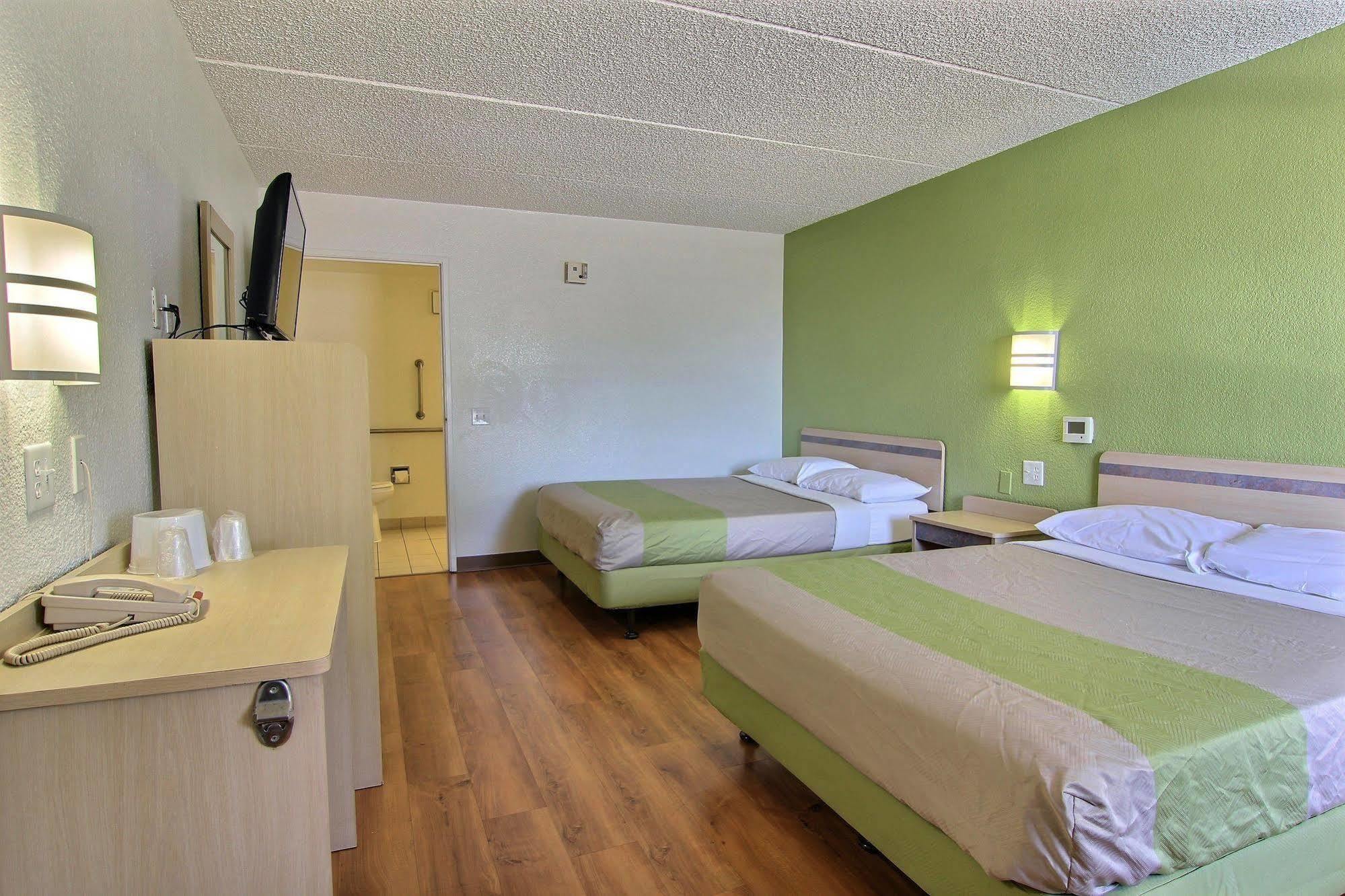 Motel 6 Austin, Tx - Central Downtown Ut Zewnętrze zdjęcie