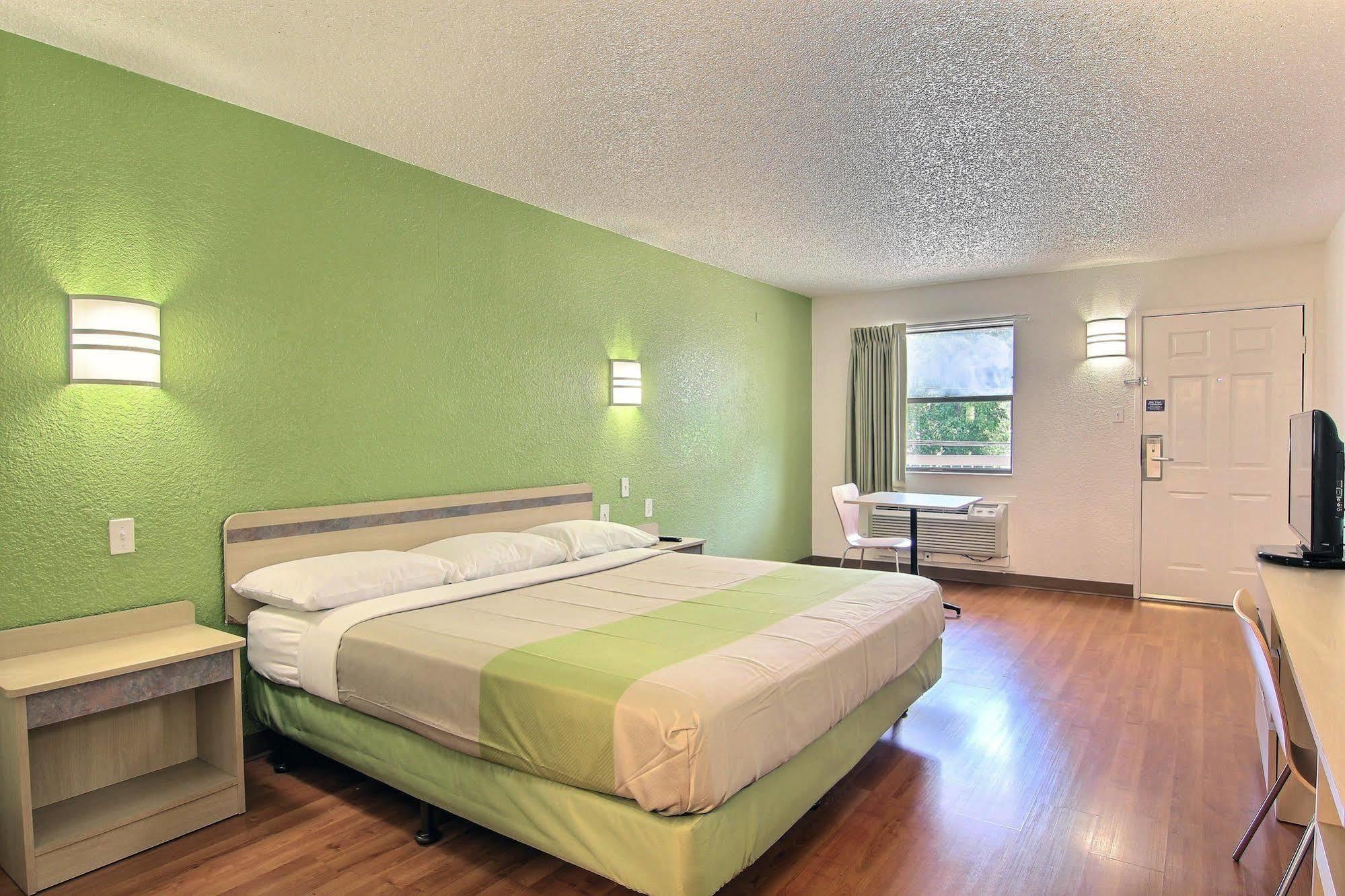Motel 6 Austin, Tx - Central Downtown Ut Zewnętrze zdjęcie
