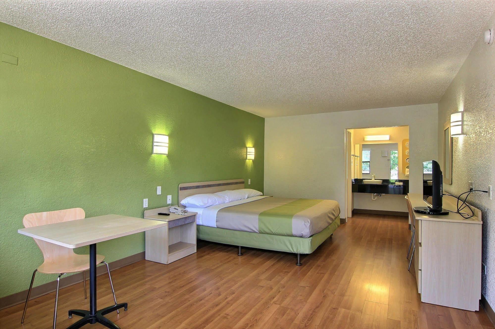 Motel 6 Austin, Tx - Central Downtown Ut Zewnętrze zdjęcie