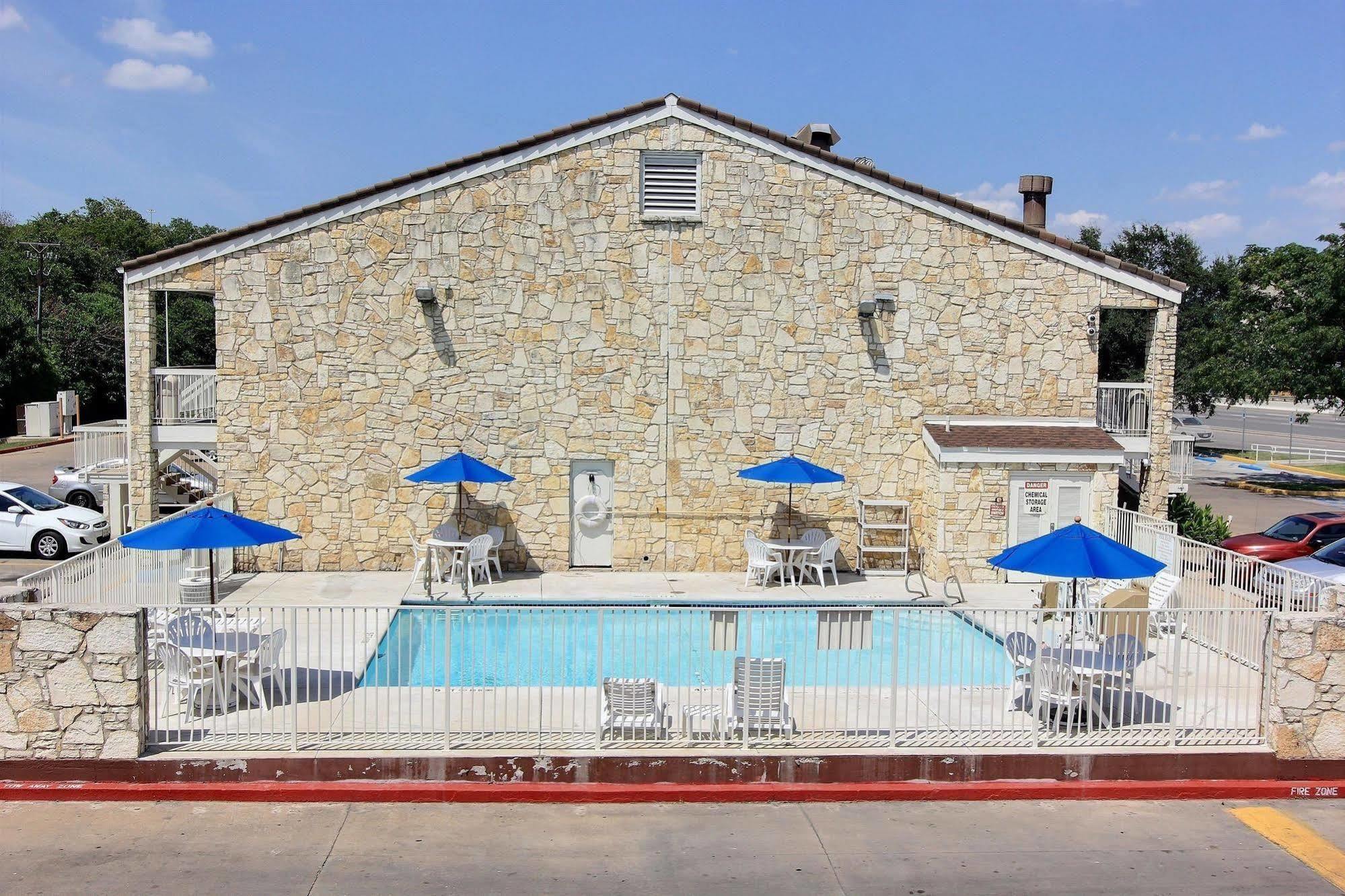 Motel 6 Austin, Tx - Central Downtown Ut Zewnętrze zdjęcie